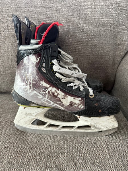 Bauer Vapor Hyperlite Hockey Skates Narrow Width Pro Stock 7 (Used)