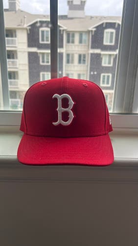 Boston Red Sox Men's 7 3/8 New Era Hat (Used)