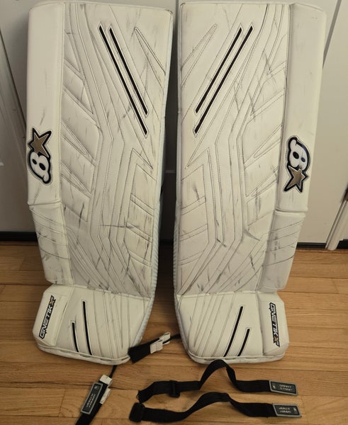 32" +1 Brian's GNETik X5 Goalie Leg Pads (Used)