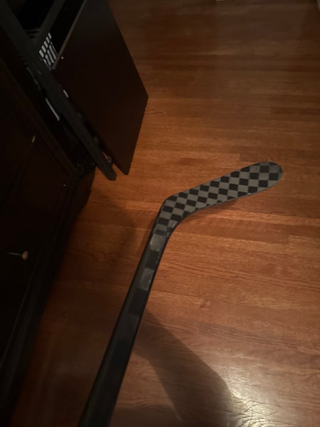 Intermediate Bauer Nexus Tracer Right Handed Hockey Stick P28 (New)