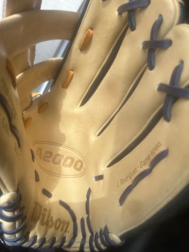 Outfield RH Wilson A2000 Baseball Glove 12.75" (Used)