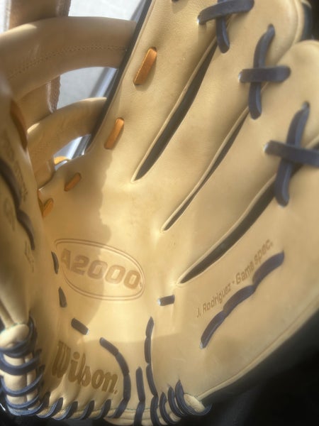 Outfield RH Wilson A2000 Baseball Glove 12.75" (Used)