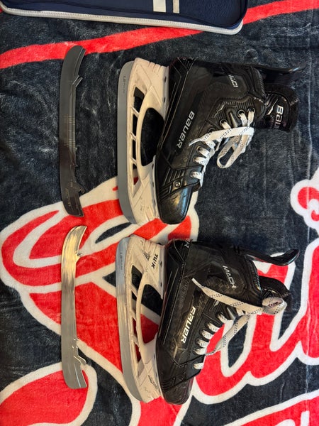 Bauer Supreme Mach Hockey Skates Regular Width  Size 4 (Used)