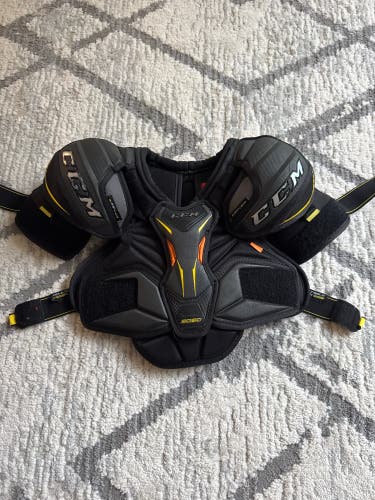 Junior Medium CCM Tacks 9080 Shoulder Pads  (Used)
