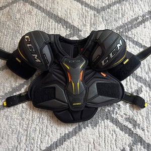 Junior Medium CCM Tacks 9080 Shoulder Pads  (Used)