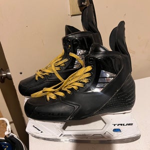True Pro Custom Hockey Skates 9 (Used)