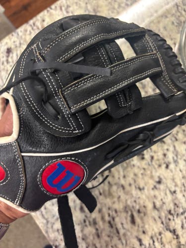 Wilson 2022 A450 12" Outfield Baseball Glove - Right Hand Throw