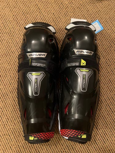 Intermediate Bauer Vapor Hyperlite 13" Shin Pads (New)