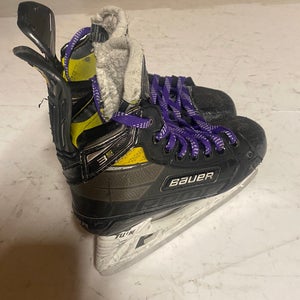Bauer Supreme 3S Pro Hockey Skates Regular Width With Bladetech Steel Size 2.5 (Used)