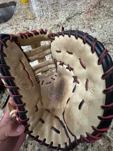 Icon A2000 Rawlings first base glove