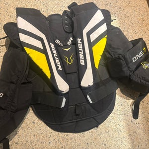 Small  Bauer Supreme One.7 Goalie Chest Protector (Used)