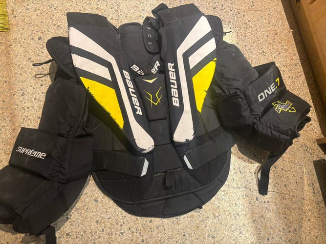 Small  Bauer Supreme One.7 Goalie Chest Protector (Used)
