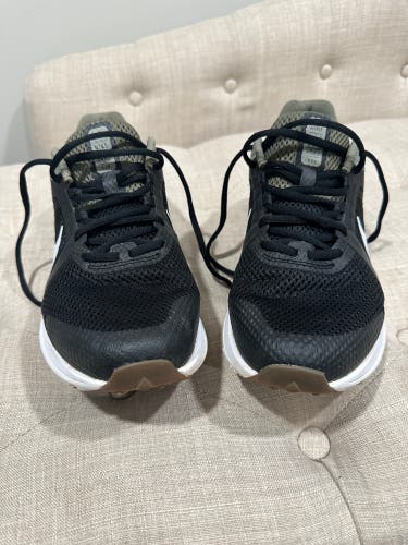 Black Men's Adult Size M 10.0 (W 11.0) Nike Shoes (Used)