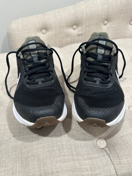 Black Men's Adult Size M 10.0 (W 11.0) Nike Shoes (Used)