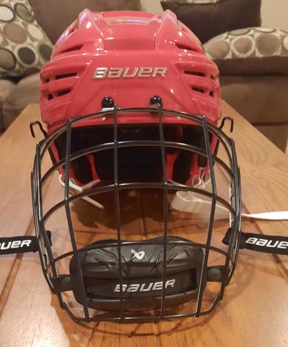 Near New (Worn 3 times) Adult Red Medium Bauer Re-Akt 155 Helmet-Black & White Cage