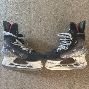 Bauer Vapor Hyperlite Hockey Skates Regular Width Size 6.5 (Used)