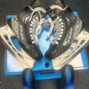 Bauer Vapor Hyperlite Pro Stock Ice Hockey Skates 7.5 Fit 2 Made Canada New Flylite Footbeds