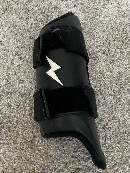 Bruce bolt youth leg guard