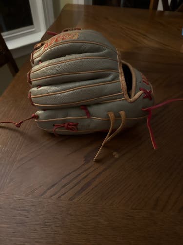 2023 Wilson RH Infield A2000 Baseball Glove 11.5" (Used)