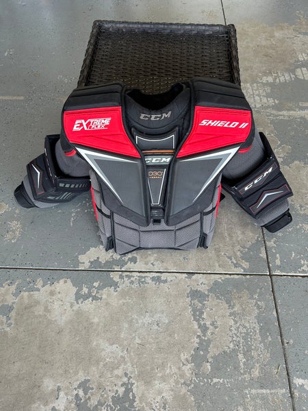 Senior Medium CCM Extreme Shield 2 Goalie Chest Protector (Used)