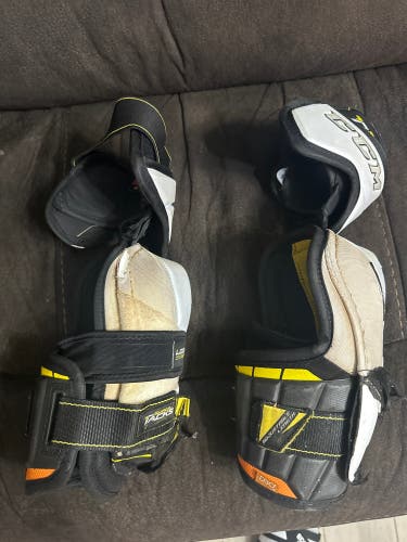 Medium Senior CCM Super Tacks AS1 Elbow Pads (Used)
