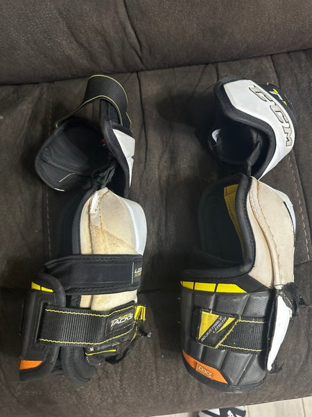 Medium Senior CCM Super Tacks AS1 Elbow Pads (Used)