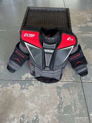 Senior Small CCM Extreme Flex Shield E2.9 Goalie Chest Protector (Used)