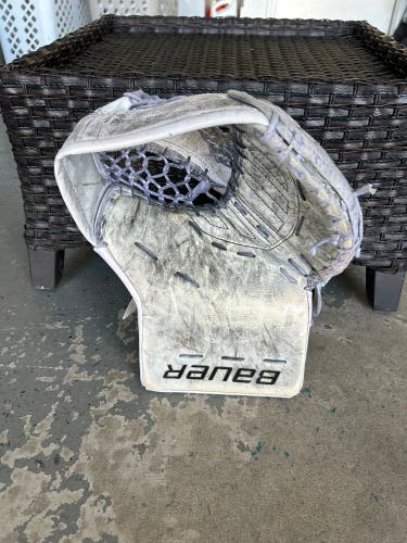Bauer Supreme S190 Regular Goalie Glove (Used)