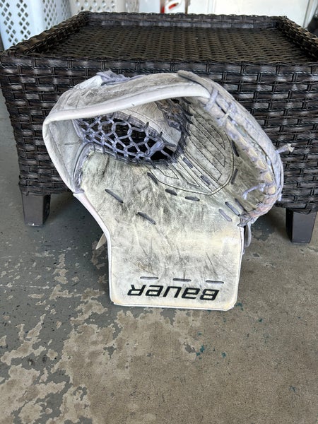 Bauer Supreme S190 Regular Goalie Glove (Used)