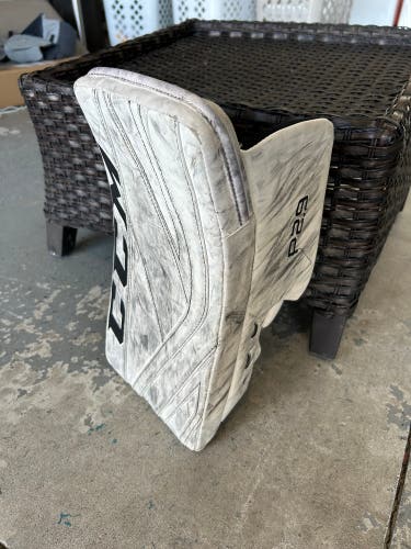 CCM Premier P2.9 Regular Goalie Blocker (Used)