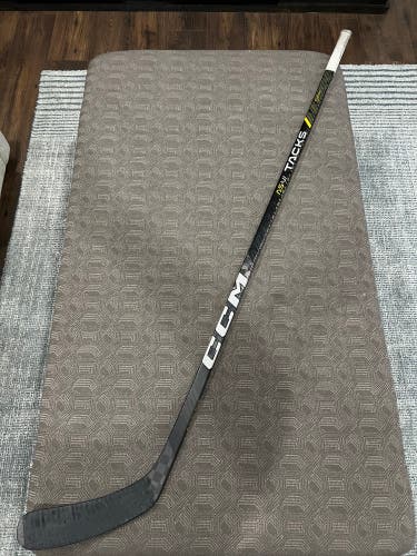 Senior CCM Tacks AS-VI Right Handed Hockey Stick P29 (Used)