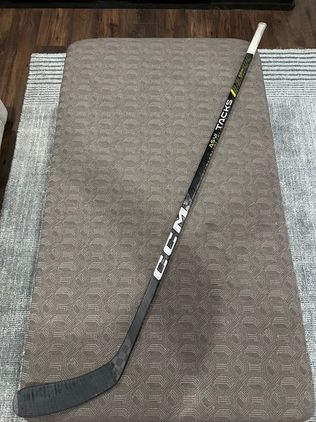 Senior CCM Tacks AS-VI Right Handed Hockey Stick P29 (Used)