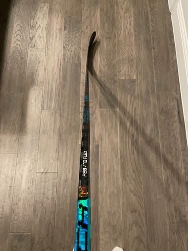 Used Senior Bauer Twitch Left Hand P28 70 Flex