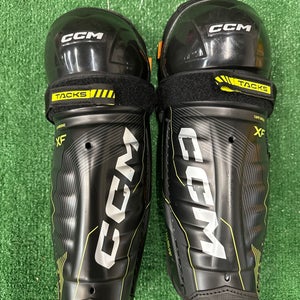 Junior CCM Tacks XF Shin Pads 11" (Used)