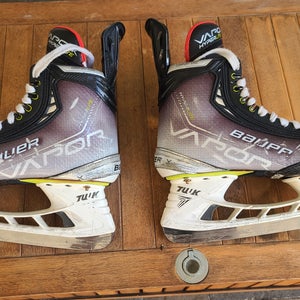 Bauer Vapor Hyperlite Hockey Skates 7.5 (Used) Fit 2