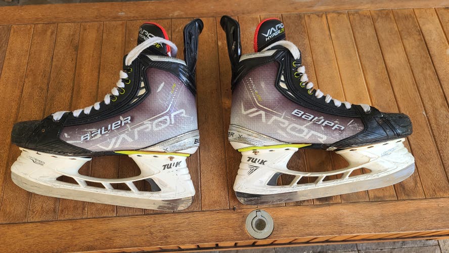 Bauer Vapor Hyperlite Hockey Skates 7.5 (Used) Fit 2