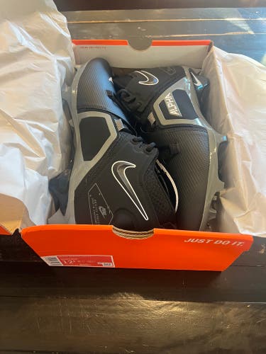 Men's Size M 12.5 (W 13.5) Nike (New)