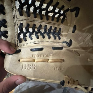 Wilson RH Infield A2000 Baseball Glove 11.75" (Used)