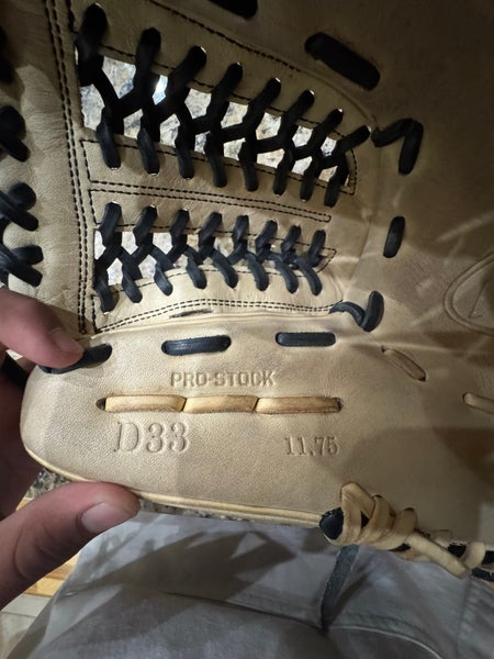 Wilson RH Infield A2000 Baseball Glove 11.75" (Used)