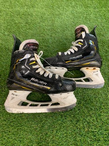 Junior Bauer Supreme M5 Pro Hockey Skates Extra Wide Width Size 3 (Used)
