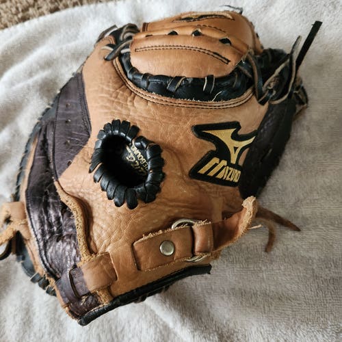 Mizuno RH Catcher's Prospect Series PowerClose GXC100 Baseball Glove 32.5" Game Ready