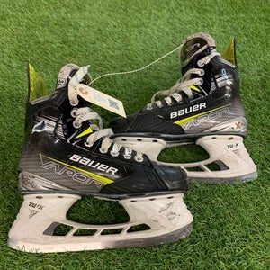 Junior Bauer Vapor X4 Hockey Skates Regular Width Size 3.5 (Used)