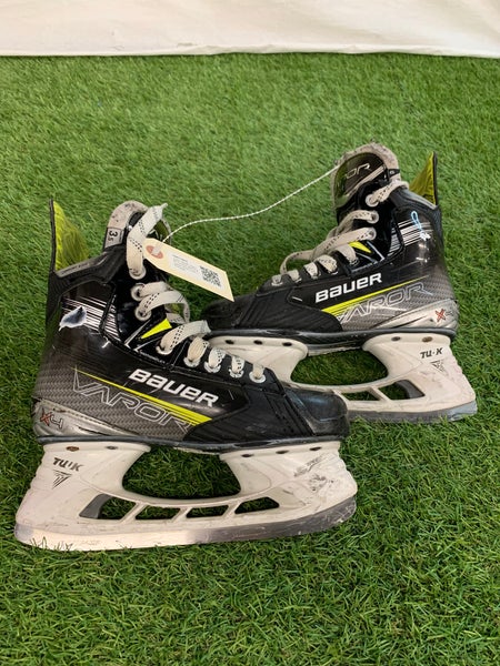 Junior Bauer Vapor X4 Hockey Skates Regular Width Size 3.5 (Used)
