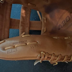 Wilson RH Infield A2000 Baseball Glove 11.75" (Used)