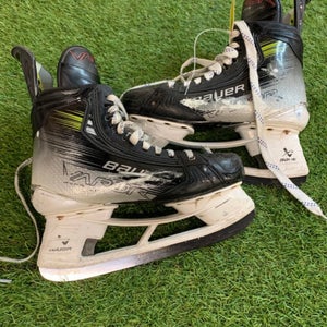 Bauer Vapor Hyperlite 2 Hockey Skates Size 8 Fit 2