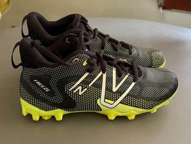 Black Kids Youth New Balance Freeze 2.0 (Used)