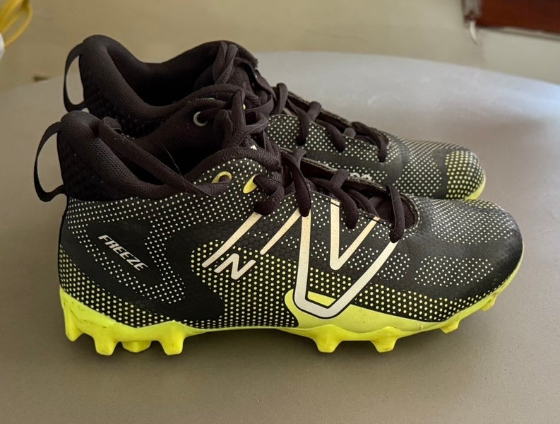 Black Kids Youth New Balance Freeze 2.0 (Used)
