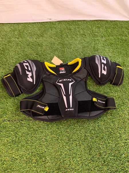 Large Junior CCM Tacks 9550 Shoulder Pads (Used)