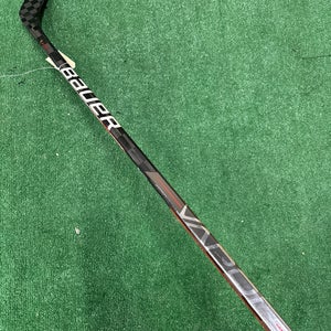 Junior Bauer Vapor Hyperlite Hockey Stick Right Handed P92 (Used)
