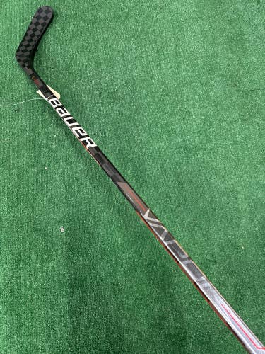 Junior Bauer Vapor Hyperlite Hockey Stick Right Handed P92 (Used)